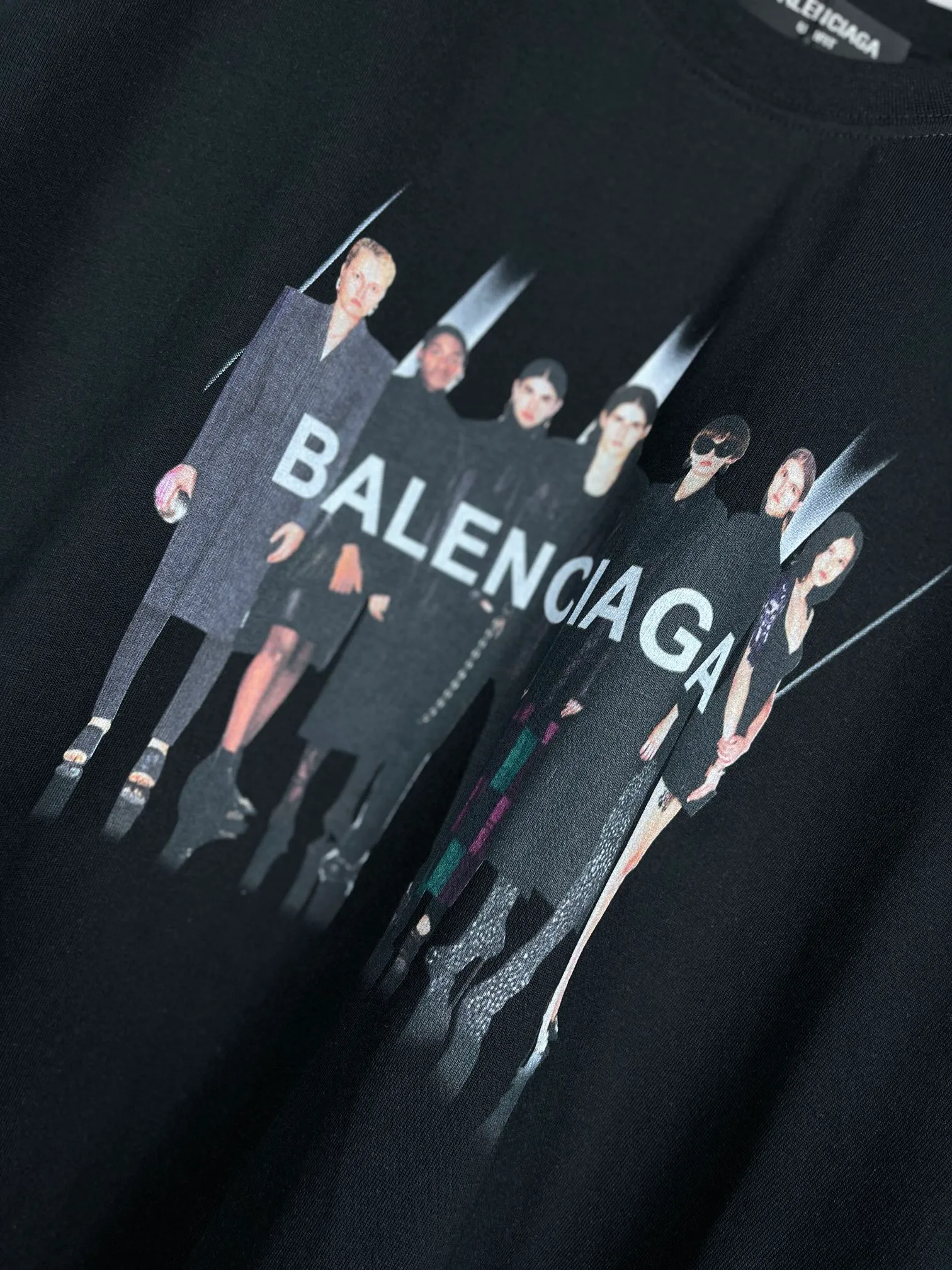 【 . Quality】 BALENCI*GA/ .Classic . 22SS#BALENCI*GA# T . . ZP . 260 ， . ， 。 。Classic ， ， ， . OS . Same Style ：BL 223037 ：Black，White， Gray Size：XS S M L